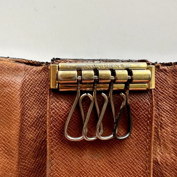 Custom Painted Authentic Louis Vuitton Keyholder - Courage the Cowardly Dog - Picture 9 of 13